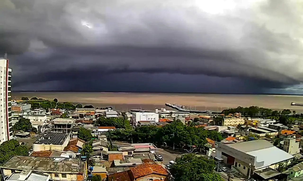 a imagem mostra o avan&ccedil;o de chuva intensa em Macap&aacute;